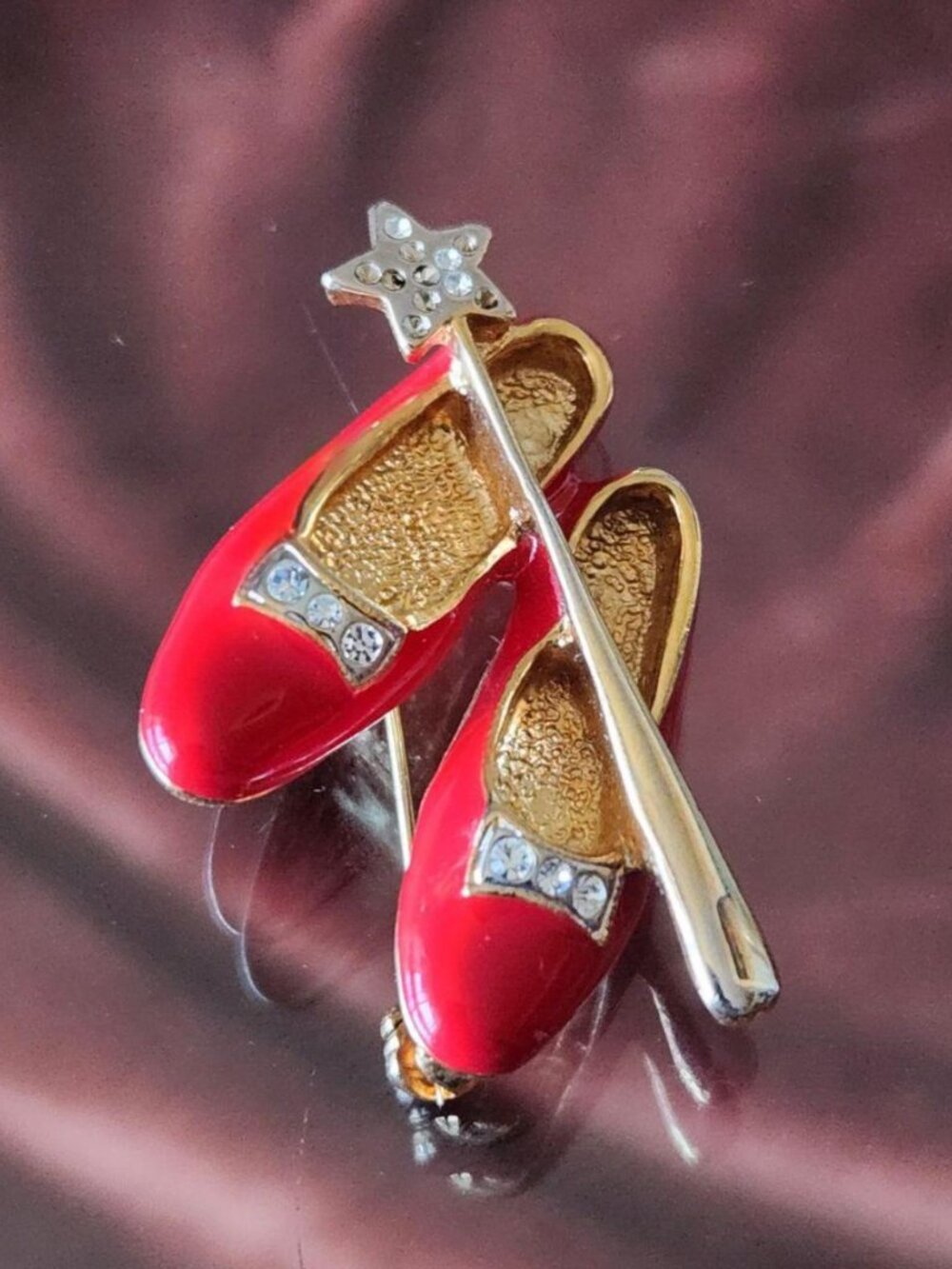 Vintage red enamel & goldtone Wizard of Oz ruby slippers & wand brooch.